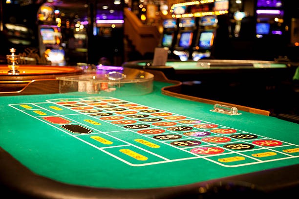 samudra live-dealer studio with multiple camera angles and active players